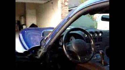 Dans 1996 Dodge Viper Gts