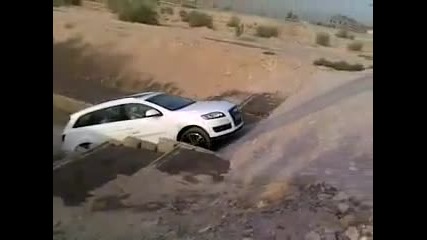 Audi Q7 изкачва 50° наклон !!!
