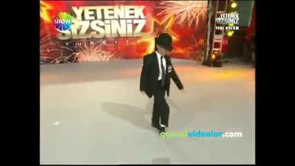 Yetenek Sizsiniz Turkiye - Kaan Baybag Michael Jackson Dansi 12 Aral 