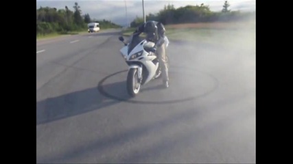 Yamaha R1 Burnout