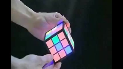 Реагираща на докосване версия на класическата игра - пъзел - Кубчето на Рубик 