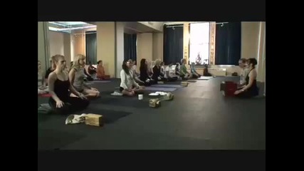 Living Yoga - The Life and Teachings of Swami Satchidananda (2008) 