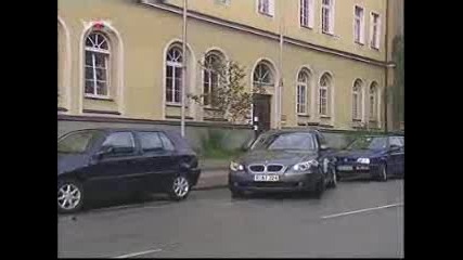 BMW parkira avtomati4no