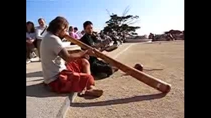 Digeridoo speler in Park Guell (gaudi) Barcelona