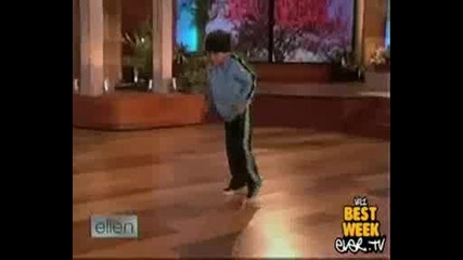 7 годишно момче танцува breakdance