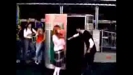 Avril Lavigne - Girlfriend Karaoke