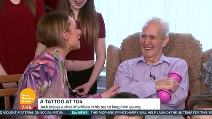 Този дядо е на 104 години, но няма да повярвате какво направи за рождения си ден