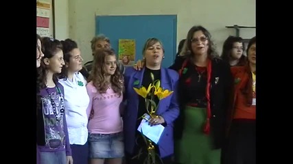 Песента Българска роза изпълняват ученици
