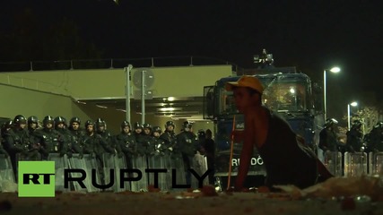Serbia: Hungarian riot police remain at border following earlier clashes