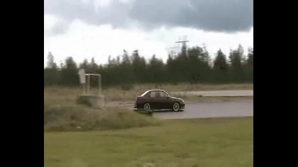 Opel Vectra Turbo 4x4 on racetrack