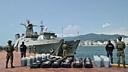 Преследване в морето: Мексиканският флот задържа 1200 кг кокаин (ВИДЕ