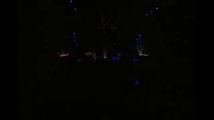 *страхотно* Christina Aguilera - Beautiful [на живо]