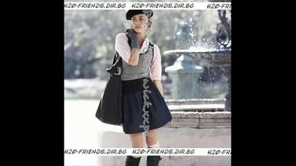 Clip - For ) Phoebe Tonkin - As Cleo Sentori