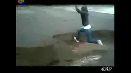Момиче Се Пребива Много Гадно