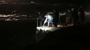 Спасиха 80 души от лодка, потънала след сблъсък със скали до остров Китира (ВИДЕО)