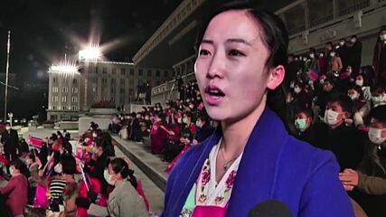 Северна Корея отбелязва годишнината на управляващата партия с танци и фойерверки (ВИДЕО)