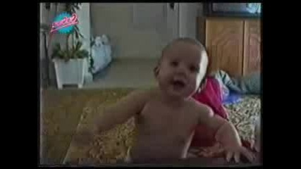 Бебче - Плачка И Се Смее