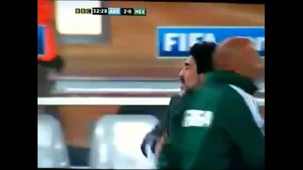 Смях - Хайнце се бие с камера по време на мача с Мексико 