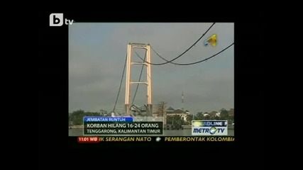 Мост се срути в Индонезия, помете 40 души