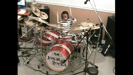5 годишно дете свири невероятно на барабани 