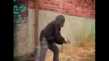 Отново лудият китаец вилнее без спирка!