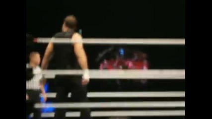 Dean Ambrose gets wanker chants!