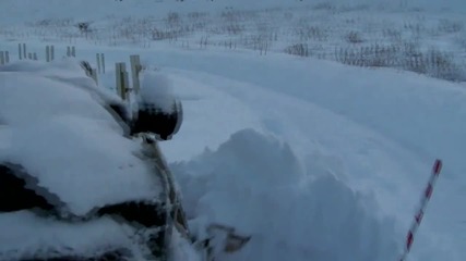 Land Rover разорава снега