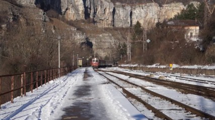 Кпв 20204 пристига в гара Лакатник