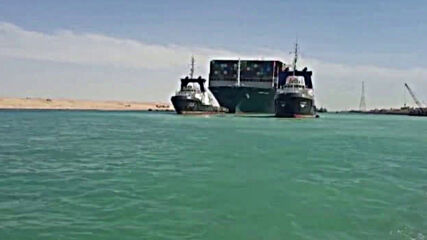 Възстановиха трафика на кораби през Суецкия канал