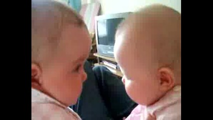 Близначета Си Говорят