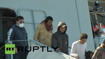 Италия: 446 имигранти пристигат в Сицилия на борда на италиански военен кораб