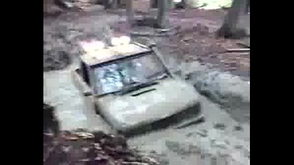 Range Rover Bobtail Going In Bomb Hole