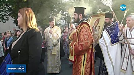 Стотици чакаха чудотворна икона в Стара Загора