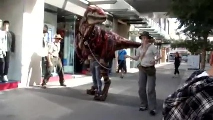 Utahraptor по улиците на Австралия