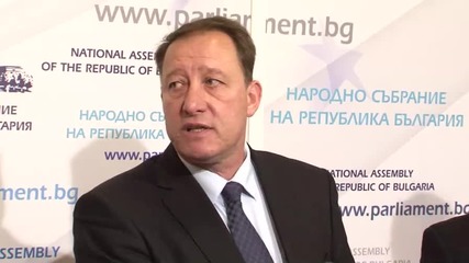 БСП обвини военния министър в брутални уволнения