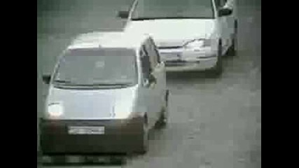 Буквално Откачалка Прегазва Човек