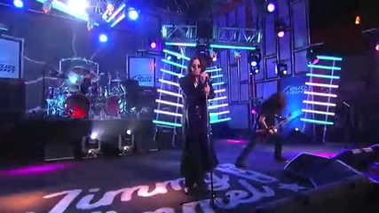 Ozzy Osbourne Performs Fearless 