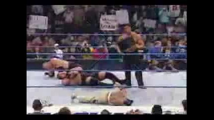 Batista помага на Rey Misterio
