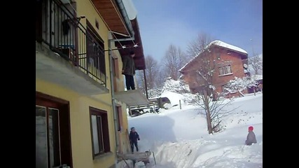 Decata poludqvat v golemiq snqg-s.babinci