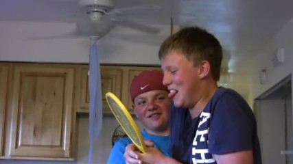Kid sticks tongue to electric flyswatter