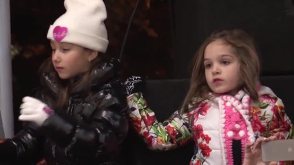 Крисия пее две песни в Димитровград на запалването на Коледната елха, 2014