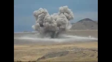 експлозия в пустинята 