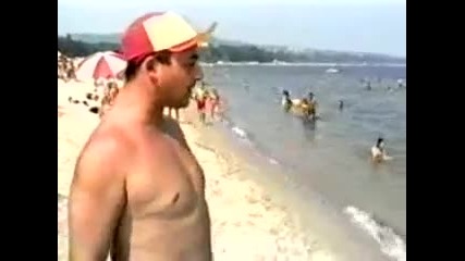 Тутурутка Митничар Плува В Морето 