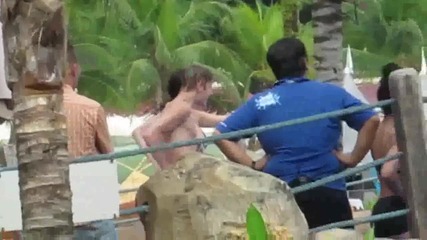 Може би Джелена са все още заедно ( Джъстин сърфист )