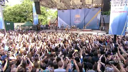 Джонас Брадърс преди 2 години