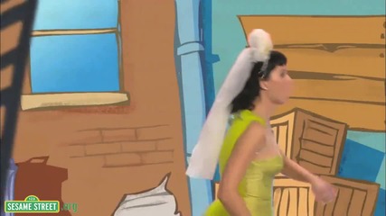 Katy Perry ft. Elmo - Hot N Cold Street Version Hd