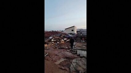 БЕДСТВИЕТО В БРАЗИЛИЯ: Жертвите се увеличават, хора се катерят по покривите