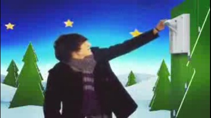 ^^ превод!! Disney Channel Christmas 2010, a little magic