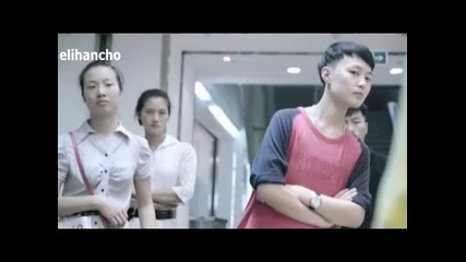 Трик с ножица и дрехи с петна - Реклама