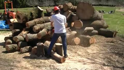 Husqvarna 570 Chainsaw at work 
